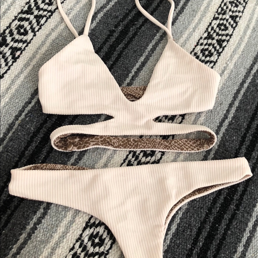 Acacia Haku top & Hookipa bottoms. 🅿️🅿️ only